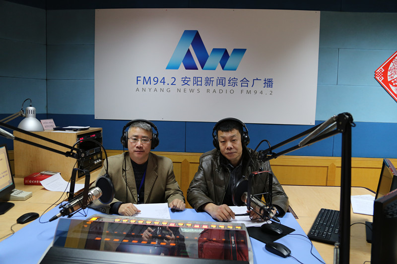 益和熱力公司董事長(zhǎng)、總經(jīng)理?xiàng)钣婪逶谖沂芯W(wǎng)上市民之家與廣大用戶群眾及網(wǎng)友進(jìn)行了在線交流溝通